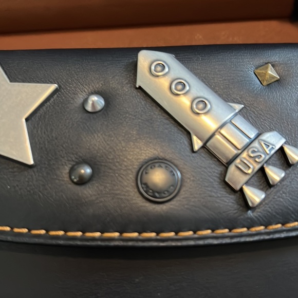 Coach 1941 souvenir wristlet/crossbody 3 charms included on bag GUC RARE 🚨 - Picture 16 of 16